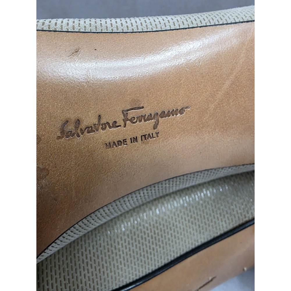 Salvatore Ferragamo (Sz 8 2A) Pumps Cream Shoes Heels. Narrow - Picture 12 of 14